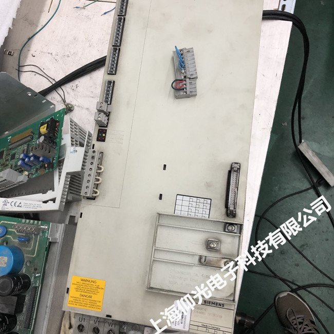 西門(mén)子數(shù)控系統(tǒng)電源維修 6SN1145-1BB00-0EA1 80/104KW顯示報(bào)警修理
